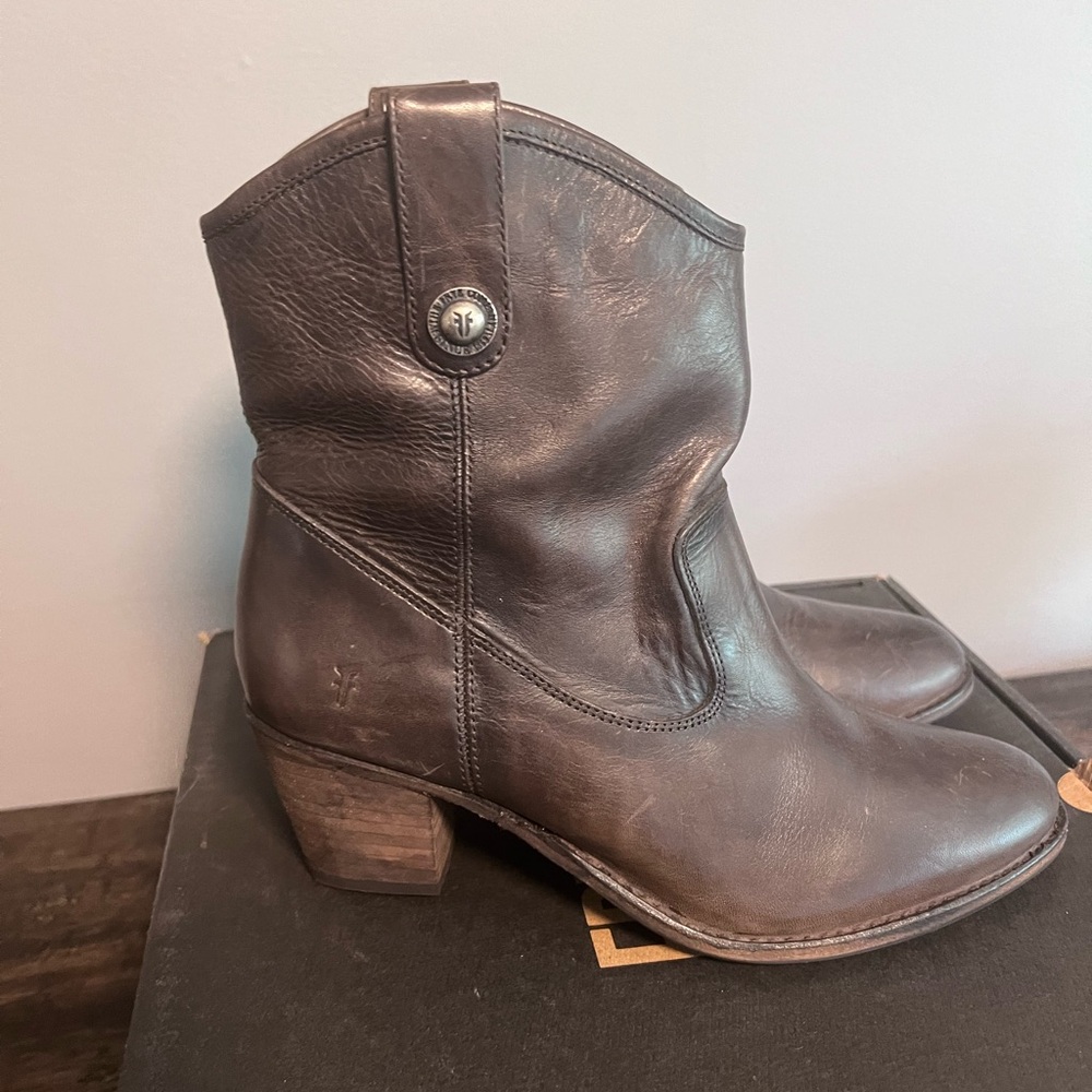 Frye Jackie Button short boot woman’s